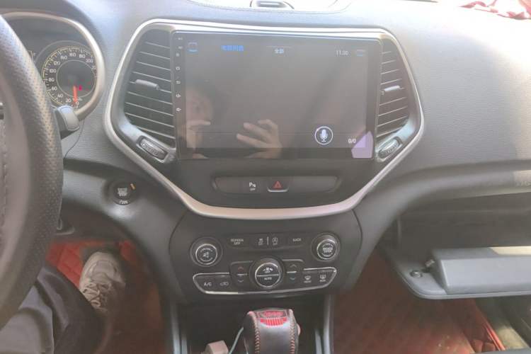 Used Jeep Cherokee 2016 2.4L Leading Edition Audio And AC Panel
