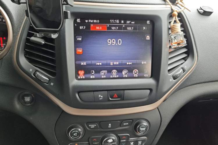 Used Jeep Cherokee 2016 2.0L Superior Edition Audio And AC Panel