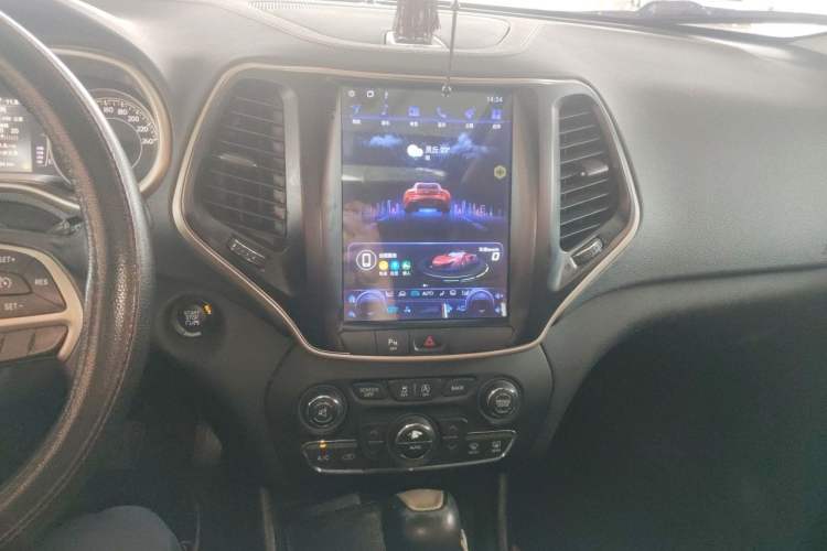 Used Jeep Cherokee 2016 2.4L Leading Edition Audio And AC Panel