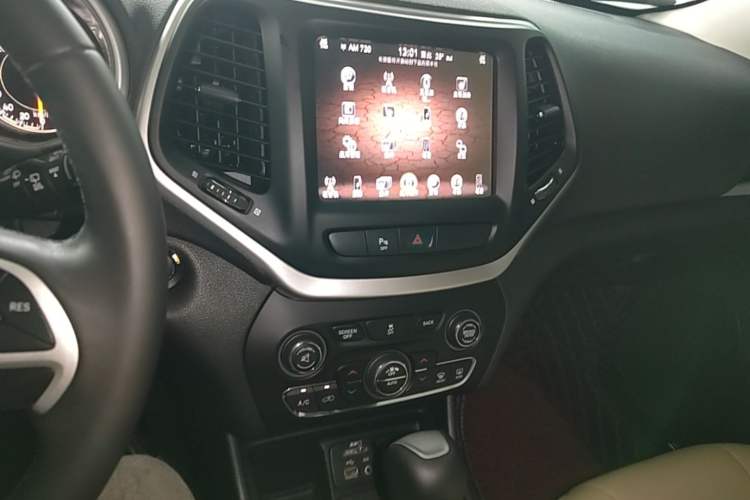Used Jeep Cherokee 2016 2.0L Superior Edition Audio And AC Panel