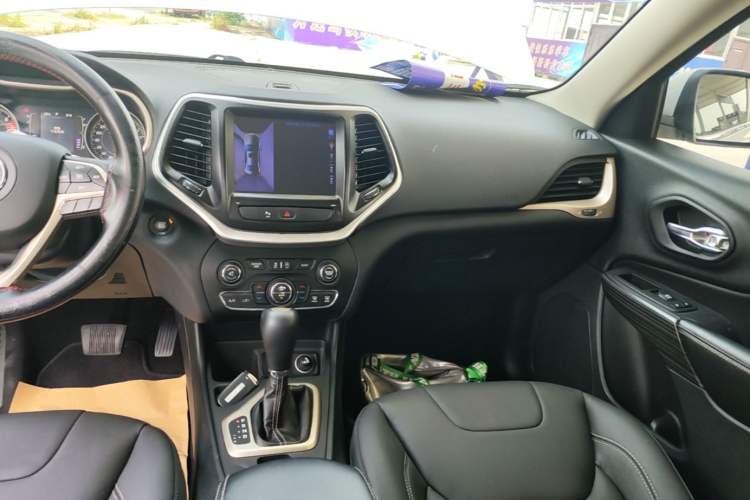 Used Jeep Cherokee 2016 2.4L Leading Edition Audio And AC Panel