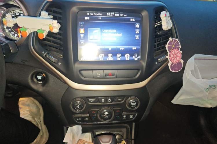 Used Jeep Cherokee 2016 2.4L Leading Edition Audio And AC Panel