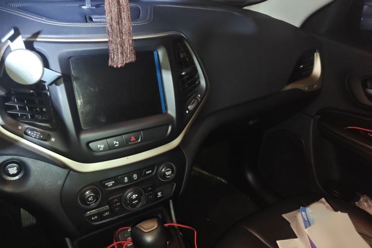 Used Jeep Cherokee 2016 2.4L Superior Edition Audio And AC Panel
