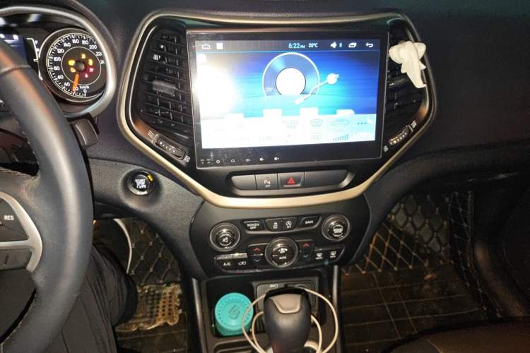 Used Jeep Cherokee 2016 2.4L Leading Edition Audio And AC Panel