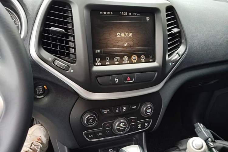 Used Jeep Cherokee 2016 2.4L Professional Smart Version Audio And AC Panel