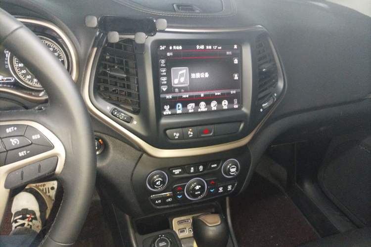 Used Jeep Cherokee 2016 2.4L Superior Edition Audio And AC Panel