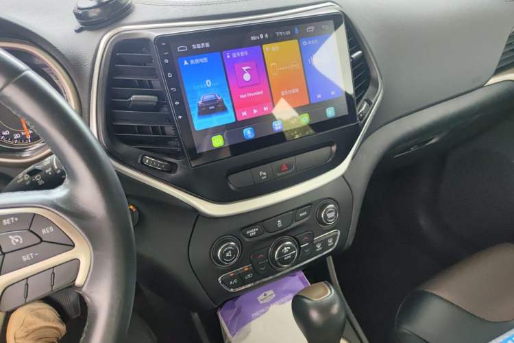 Used Jeep Cherokee 2016 2.0L Leading Edition Audio And AC Panel
