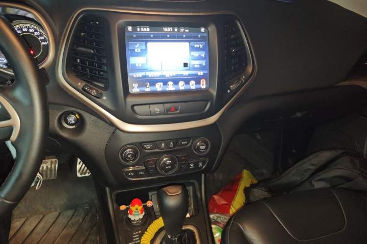 Used Jeep Cherokee 2016 2.4L 75th Anniversary Edition Audio And AC Panel