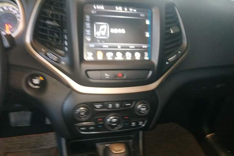 Used Jeep Cherokee 2016 2.4L 75th Anniversary Edition Audio And AC Panel