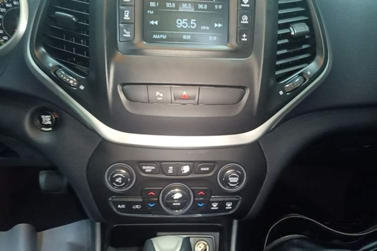 Used Jeep Cherokee 2016 2.4L Professional Edition Audio And AC Panel