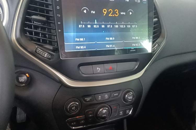Used Jeep Cherokee 2016 2.4L Leading Edition Audio And AC Panel