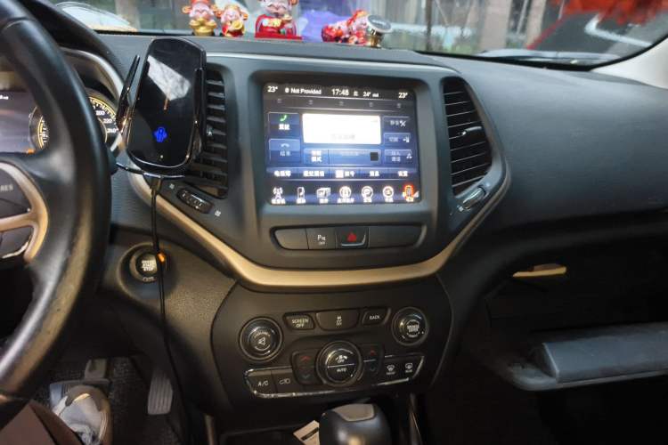 Used Jeep Cherokee 2016 2.0L Superior Edition Audio And AC Panel
