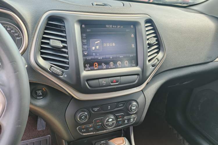 Used Jeep Cherokee 2016 2.0L Smart Version Audio And AC Panel