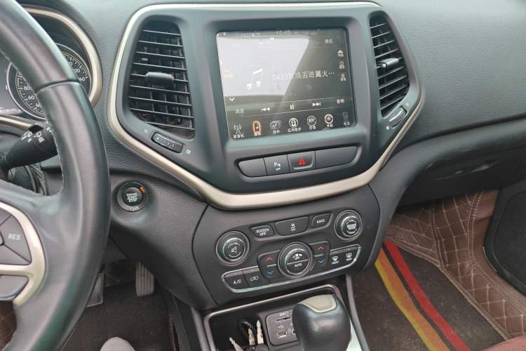 Used Jeep Cherokee 2016 2.0L Superior Edition Audio And AC Panel
