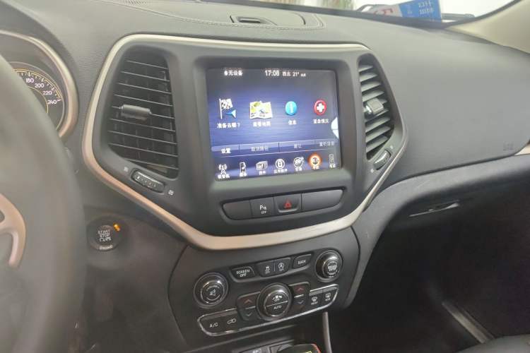 Used Jeep Cherokee 2016 2.4L Leading Edition Audio And AC Panel
