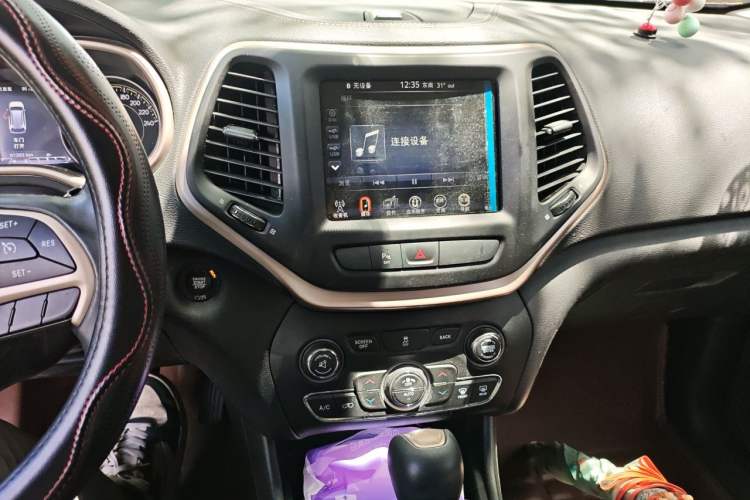 Used Jeep Cherokee 2016 2.0L Superior Edition Audio And AC Panel