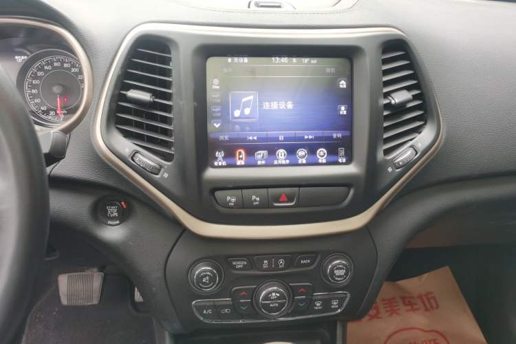 Used Jeep Cherokee 2016 2.4L Superior Edition Audio And AC Panel