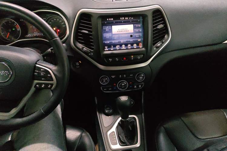Used Jeep Cherokee 2016 2.4L All-in-One Edition Audio And AC Panel