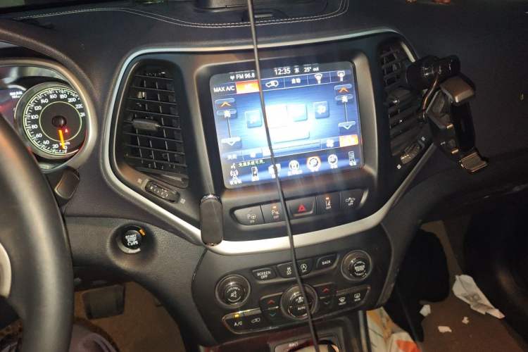 Used Jeep Cherokee 2016 2.4L All-in-One Edition Audio And AC Panel