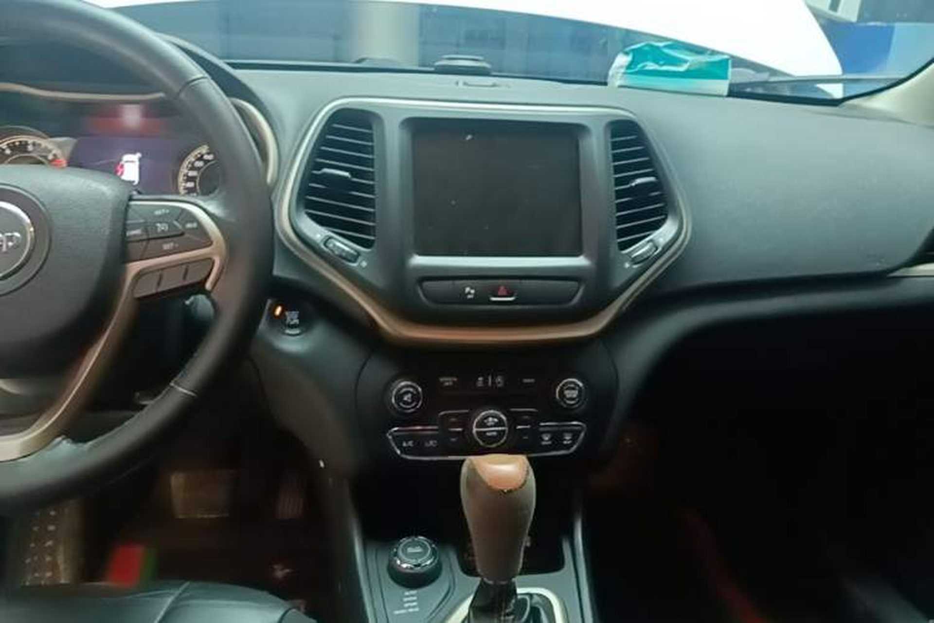 Used Jeep Cherokee 2016 2.4L Professional Smart Version Audio And AC Panel
