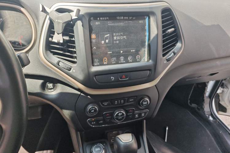 Used Jeep Cherokee 2016 2.4L Professional Smart Version Audio And AC Panel