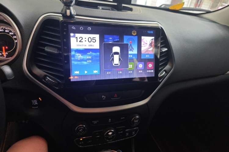 Used Jeep Cherokee 2016 2.0L Superior Edition Audio And AC Panel