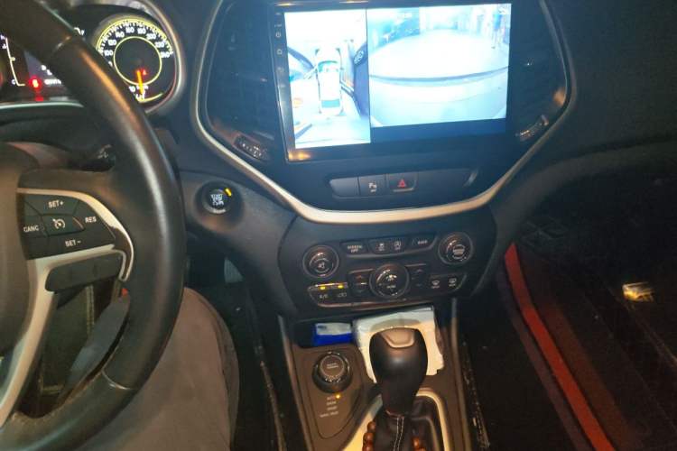 Used Jeep Cherokee 2016 2.4L Professional Edition Audio And AC Panel