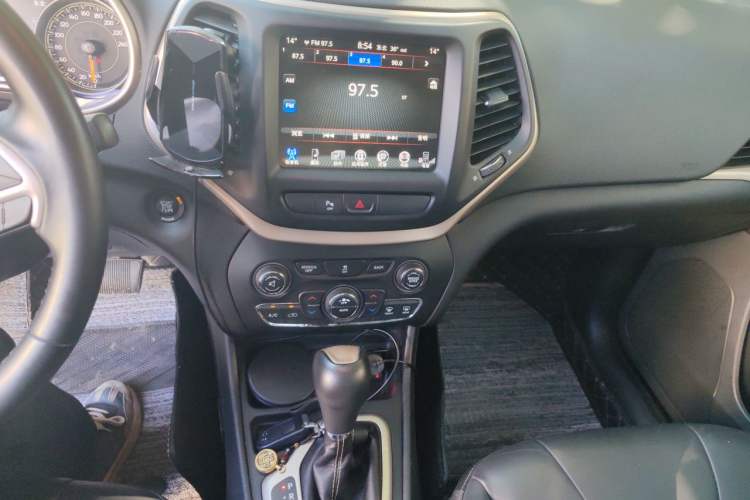 Used Jeep Cherokee 2016 2.0L Superior Edition Audio And AC Panel