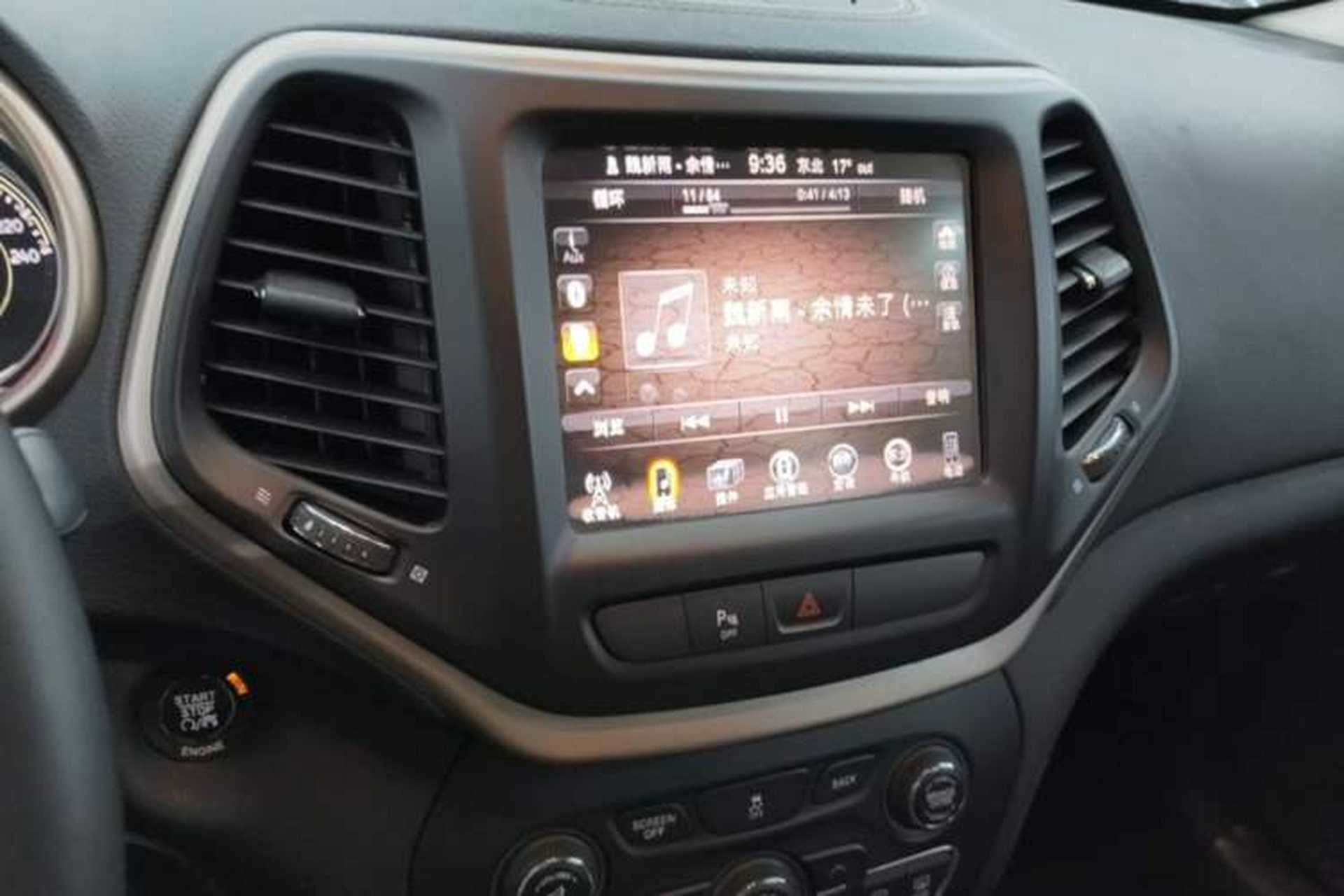 Used Jeep Cherokee 2016 2.0L Superior Edition Audio And AC Panel