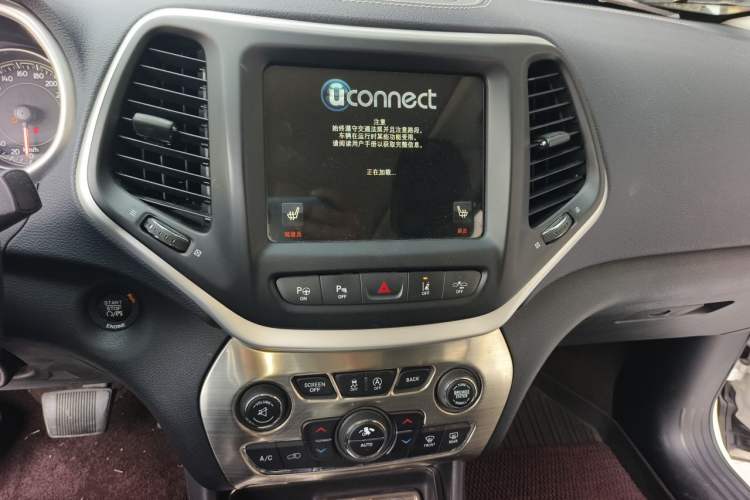 Used Jeep Cherokee 2016 2.4L All-in-One Edition Audio And AC Panel