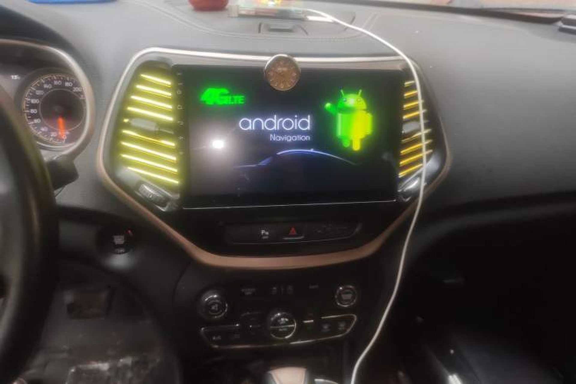 Used Jeep Cherokee 2016 2.0L Superior Edition Audio And AC Panel