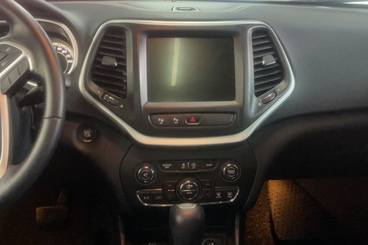 Used Jeep Cherokee 2016 2.4L Superior Edition Audio And AC Panel