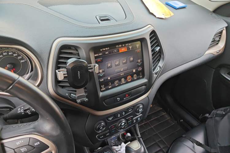 Used Jeep Cherokee 2016 2.4L Professional Smart Version Audio And AC Panel
