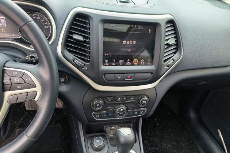 Used Jeep Cherokee 2016 2.4L Professional Smart Version Audio And AC Panel