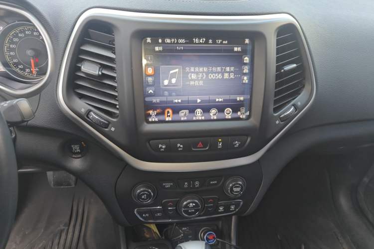 Used Jeep Cherokee 2016 2.4L All-in-One Edition Audio And AC Panel