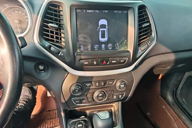 Used Jeep Cherokee 2016 2.4L Professional Edition Audio And AC Panel