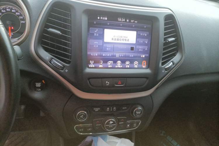 Used Jeep Cherokee 2016 2.4L Leading Smart Version Audio And AC Panel