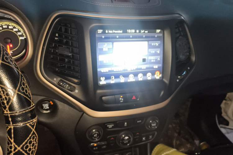 Used Jeep Cherokee 2016 2.0L Smart Version Audio And AC Panel