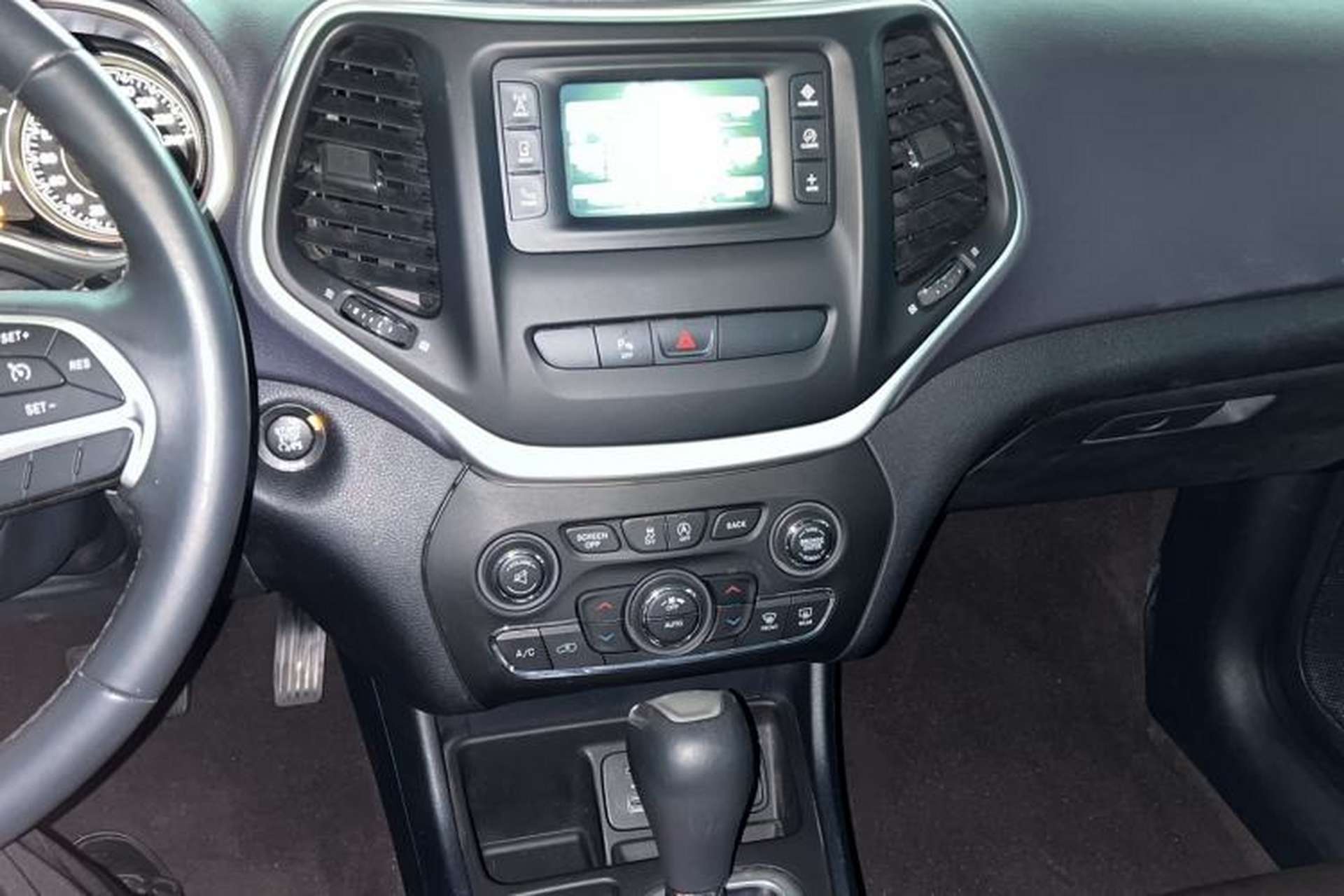 Used Jeep Cherokee 2016 2.4L Leading Edition Audio And AC Panel