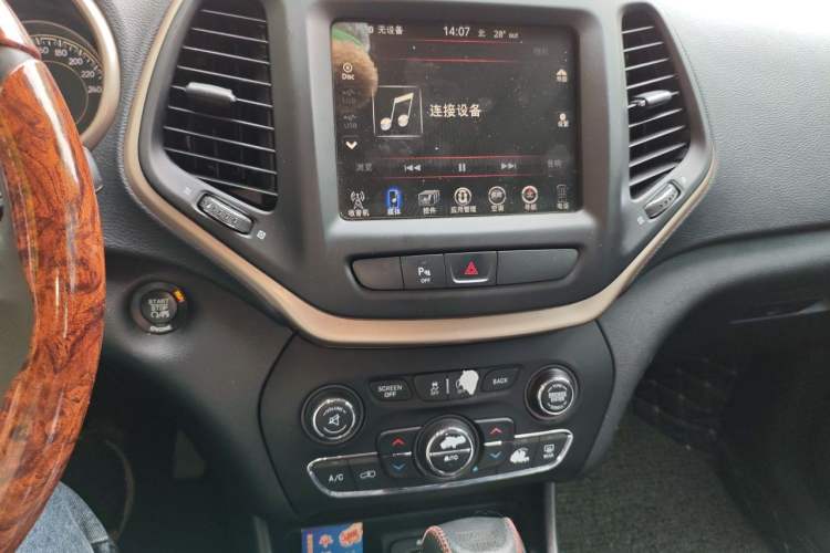 Used Jeep Cherokee 2016 2.4L Professional Smart Version Audio And AC Panel