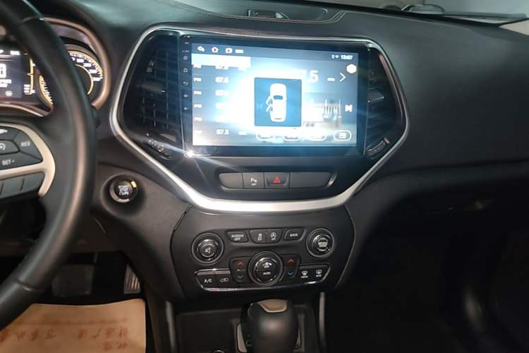 Used Jeep Cherokee 2016 2.4L Leading Edition Audio And AC Panel