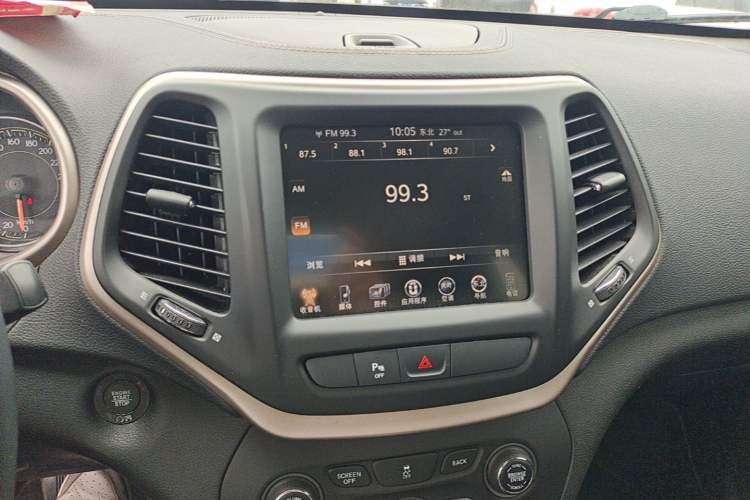 Used Jeep Cherokee 2016 2.0L Superior Edition Audio And AC Panel