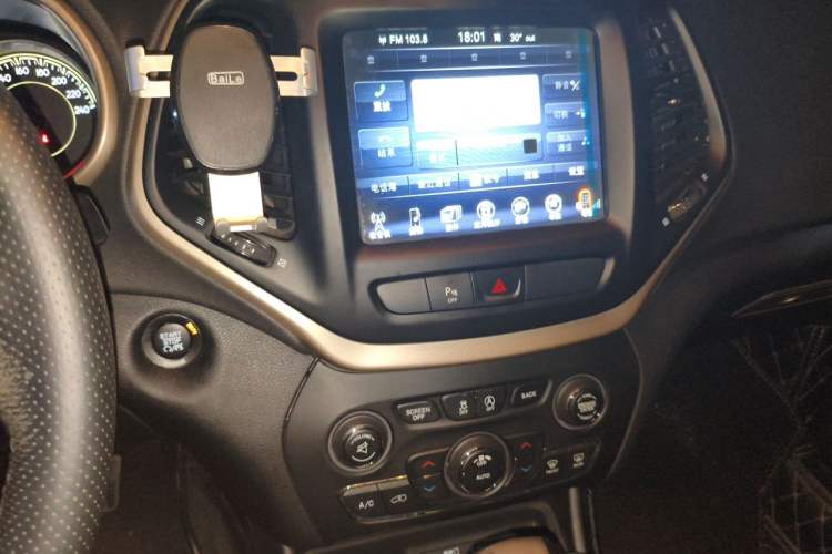 Used Jeep Cherokee 2016 2.4L Professional Smart Version Audio And AC Panel