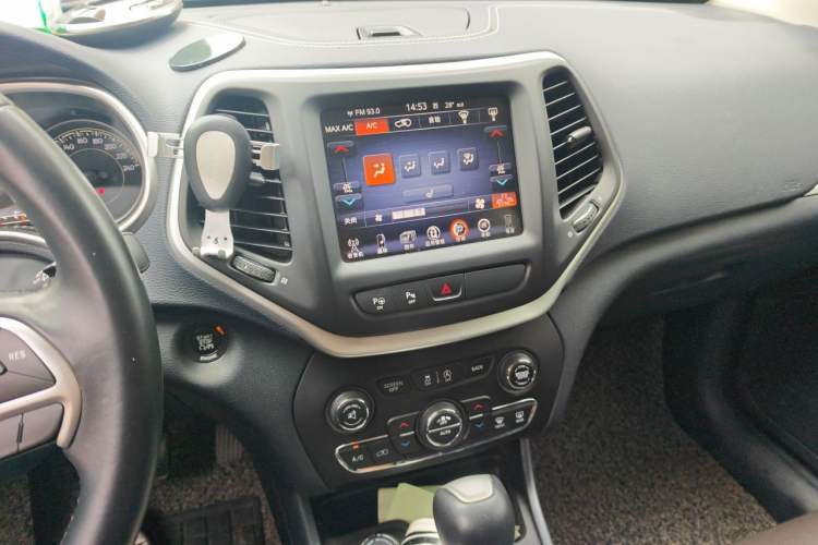 Used Jeep Cherokee 2016 2.4L Superior Edition Audio And AC Panel