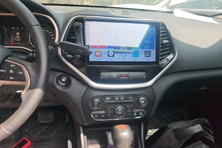 Used Jeep Cherokee 2016 2.4L Leading Edition Audio And AC Panel