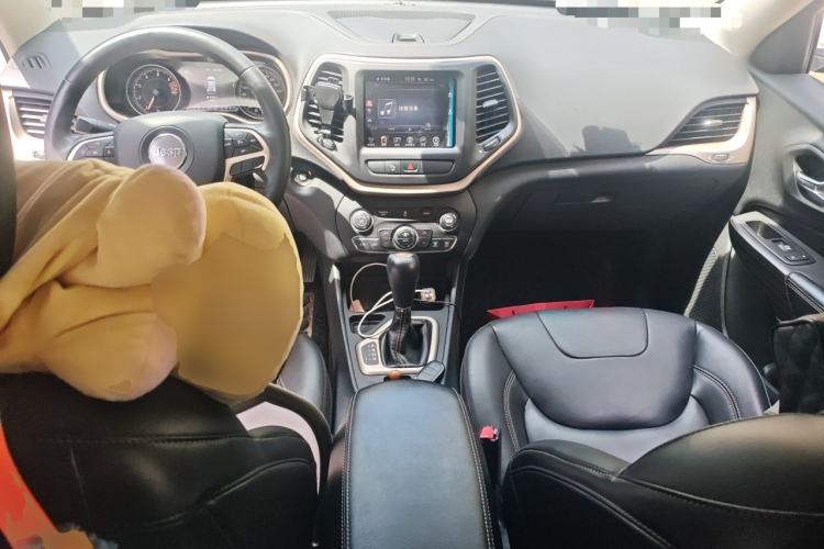Used Jeep Cherokee 2016 2.0L Superior Edition Center Console