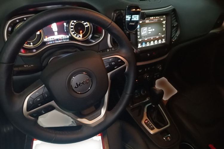Used Jeep Cherokee 2016 2.4L Leading Smart Version Center Console