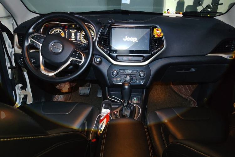 Used Jeep Cherokee 2016 2.4L Leading Edition Center Console