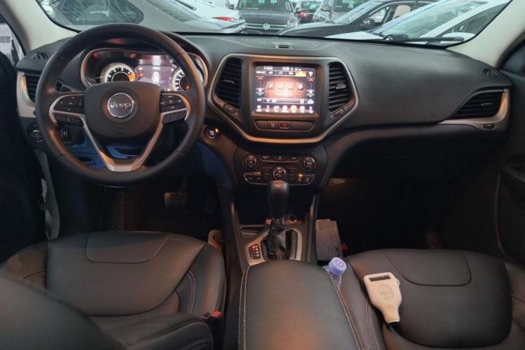 Used Jeep Cherokee 2016 2.0L Superior Edition Center Console
