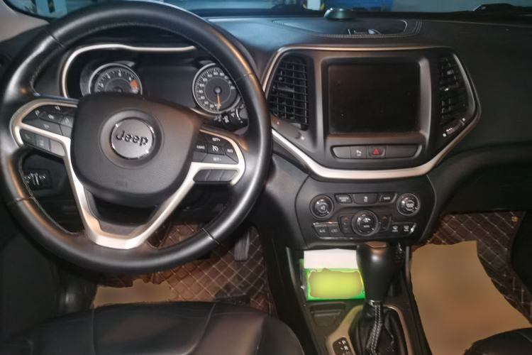 Used Jeep Cherokee 2016 2.0L Superior Edition Center Console